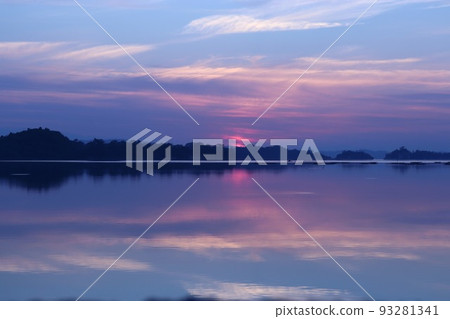 夕陽西下的那一刻 93281341