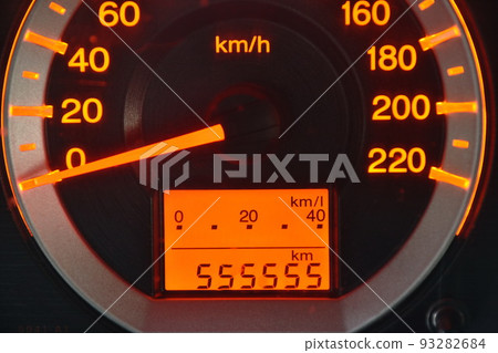 car dadhboard show mileage 555,555 kilometres for long drive distance 93282684