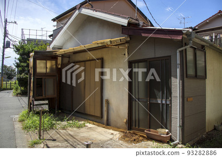 建在住宅區的老房子（空置房屋） 93282886