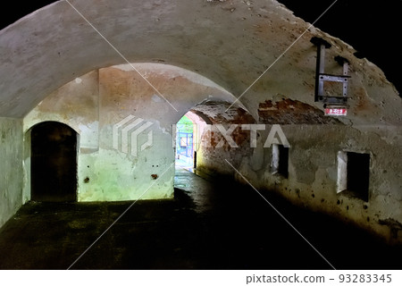 無人島，猿島，以拍攝電視劇而聞名的愛情隧道出口的彈藥庫內部（黑暗），神奈川縣橫須賀市 93283345