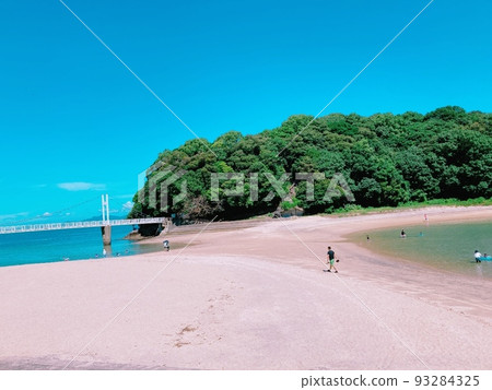A shallow beach connected to the island from the land A shallow beach connected to the island from the land 93284325