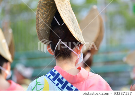 正宗德島阿波舞,戴著鳥居帽等待輪到她表演的女人 正宗德島阿波舞,戴著鳥居帽等待輪到她表演的女人 93287157