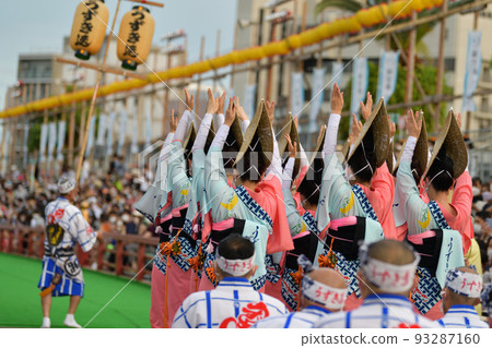 Authentic Tokushima Awa Odori, a famous women's dance dance in the theater Authentic Tokushima Awa Odori, a famous women's dance dance in the theater 93287160