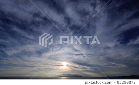 傍晚的天空佈滿了各種雲彩/夏天/超廣角/天空為主/220810pm 93289872