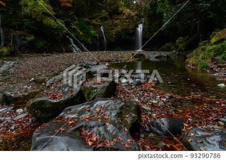 Jinba Falls in Fujinomiya City, Shizuoka Prefecture Jinba Falls in Fujinomiya City, Shizuoka Prefecture 93290786