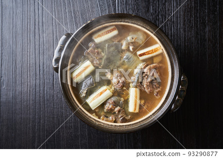 Soup with hot pot 93290877