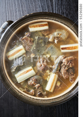 Soup with hot pot 93290880