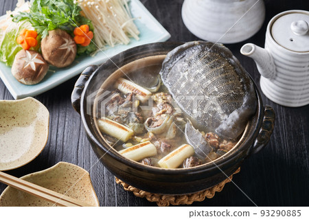 Soup with hot pot 93290885