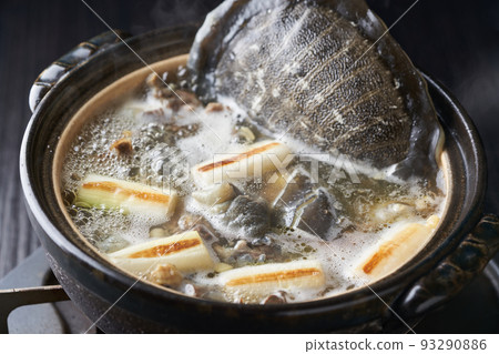 Soup with hot pot 93290886