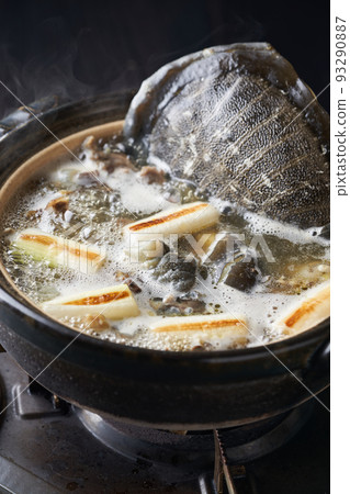 Soup with hot pot 93290887