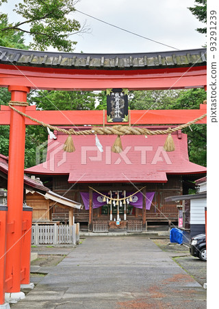 熊野奧輝神社朱紅色鳥居門和禮拜堂青森縣弘前市 93291239