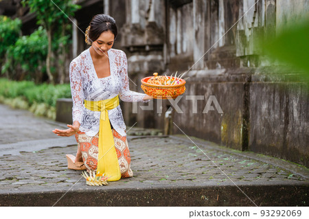 balinese woman in kebaya do prayer and make an offering to go balinese woman in kebaya do prayer and make an offering to go 93292069