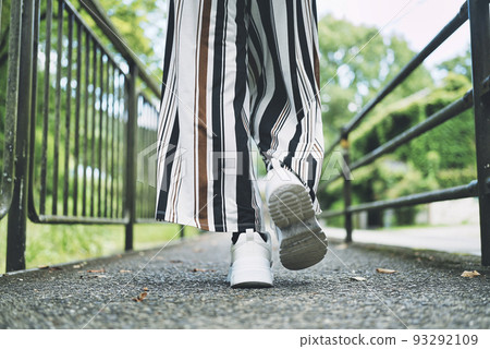 Foot women's feet 93292109