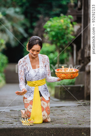 balinese woman do the prayer to god in the morning balinese woman do the prayer to god in the morning 93292133