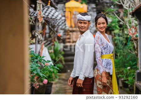 woman in balinese kebaya with her husband in typical bali village 93292160