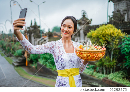 attractive balinese young woman taking her selfie photo attractive balinese young woman taking her selfie photo 93292273