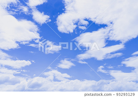 藍天，白雲，夏日的天空 93293129