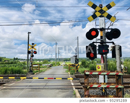 夏季農村過境 93295289