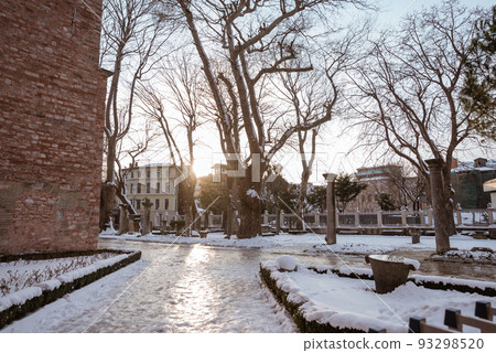 beautiful snow sunset scenery in sultanahmet istanbul beautiful snow sunset scenery in sultanahmet istanbul 93298520