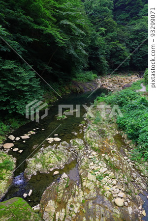 Shiriyaki Onsenkyo and Nagasasasougo River [Nakanojo Iriyama, Agatsuma District, Gunma Prefecture] 93299071