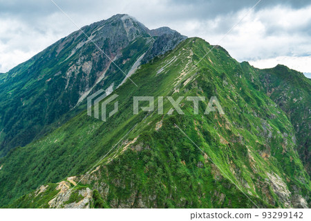 牛城立山山脈的五龍山和鹿島八里岳徒步日記17：仰望富士山的山頂 93299142