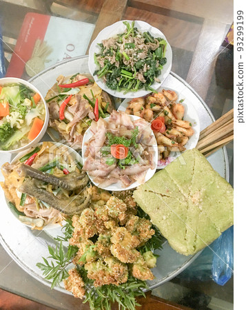 Vietnamese Worship Tray Of Foods In The Lunar New Year . 93299199
