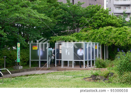 Smoking area in the city park Smoking area in the city park 93300038
