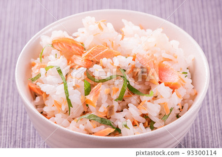 Grilled salmon mixed rice. 93300114