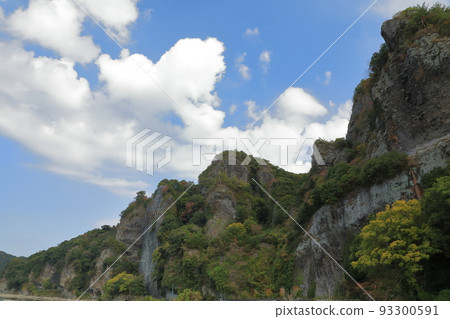Landscape of Keishuho in Yabakei Gorge colored with autumn leaves Landscape of Keishuho in Yabakei Gorge colored with autumn leaves 93300591
