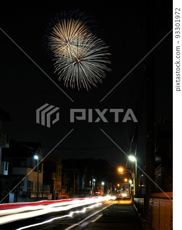 Hachimanyama Fireworks seen from a residential area in Shizuoka Prefecture August Hachimanyama Fireworks seen from a residential area in Shizuoka Prefecture August 93301972