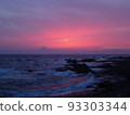 Scenery of Kanagawa Sunset seen from the beach of the Miura Peninsula 93303344