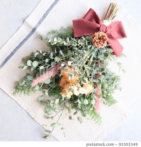 Dry Andra and Pinecone Swag Dry Andra and Pinecone Swag 93303349