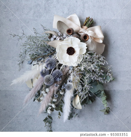 Swag of Palm Flower and Blue Thistle Swag of Palm Flower and Blue Thistle 93303351