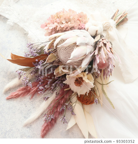 King protea and hydrangea bouquet swag 93303352
