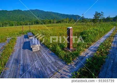 早晨的尾瀨(福島縣檜枝又村)下田代路口(都電小屋、三條瀑布) 早晨的尾瀨(福島縣檜枝又村)下田代路口(都電小屋、三條瀑布) 93303739