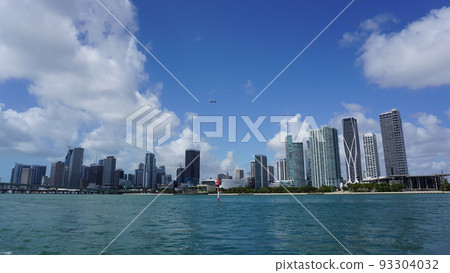 Luxury yachts at the Bayside Marina in Miami, Florida USA Luxury yachts at the Bayside Marina in Miami, Florida USA 93304032