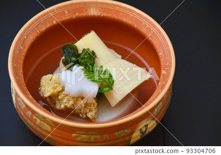 餐廳供應的燉日本料理 餐廳供應的燉日本料理 93304706