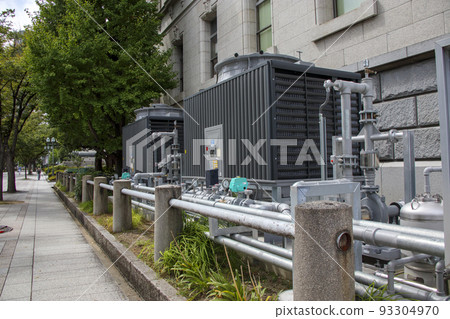 安裝在室外的冷卻塔 93304970