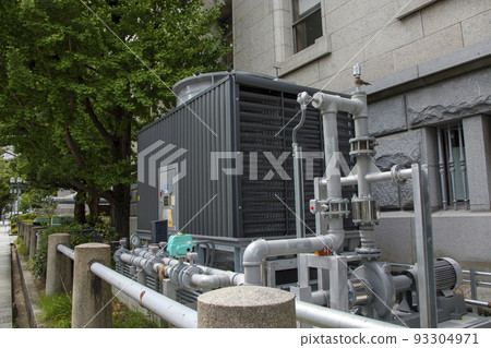 安裝在室外的冷卻塔 安裝在室外的冷卻塔 93304971