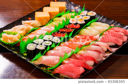 Sushi Sushi [Image of delivery in a sushi oke] 93306305