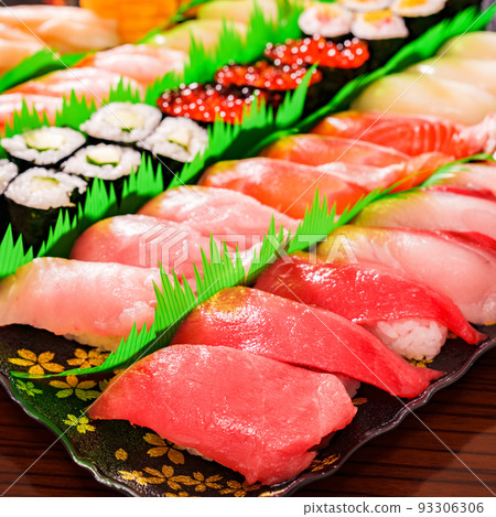 Sushi Sushi [Image of delivery in a sushi oke] 93306306