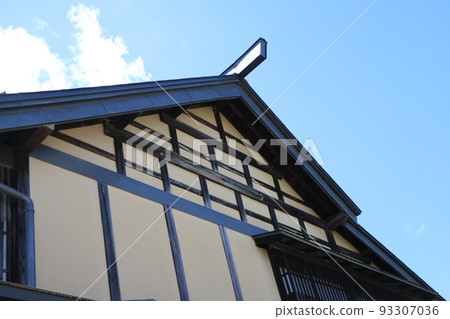 舊私人住宅的屋頂和外牆 93307036