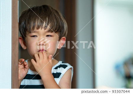 A child in the unpleasant stage crying 93307044