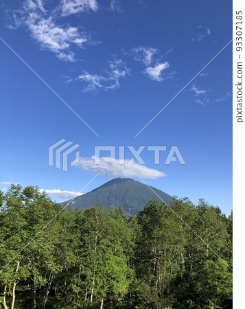 A mountain with a parasol A mountain with a parasol 93307185