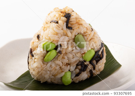 青豆咸昆布飯糰(配國產薏米) 青豆咸昆布飯糰(配國產薏米) 93307695