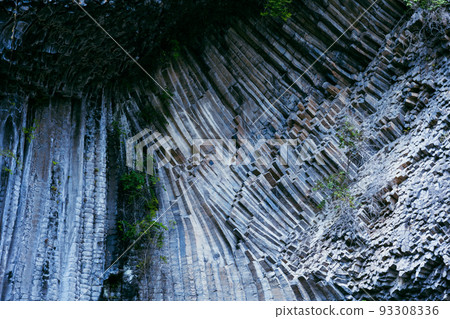 A beautiful crack in the rock of Genbudo Cave, a national natural monument A beautiful crack in the rock of Genbudo Cave, a national natural monument 93308336