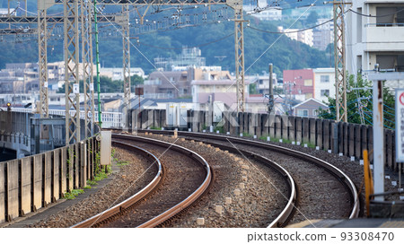 彎曲的鐵路線 93308470