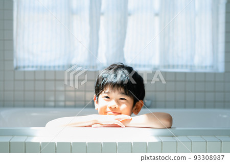 洗澡的男孩 洗澡的男孩 93308987