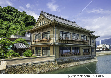 Akinada Tobishima Kaido, Shimokamagari Island, Kanrankaku, Kure City, Hiroshima Prefecture 93309235