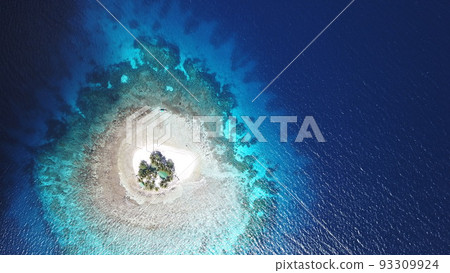 Uninhabited island JEEP island in Chuuk, Micronesia. Here is the world's greatest wreck diving destination. Uninhabited island JEEP island in Chuuk, Micronesia. Here is the world's greatest wreck diving destination. 93309924